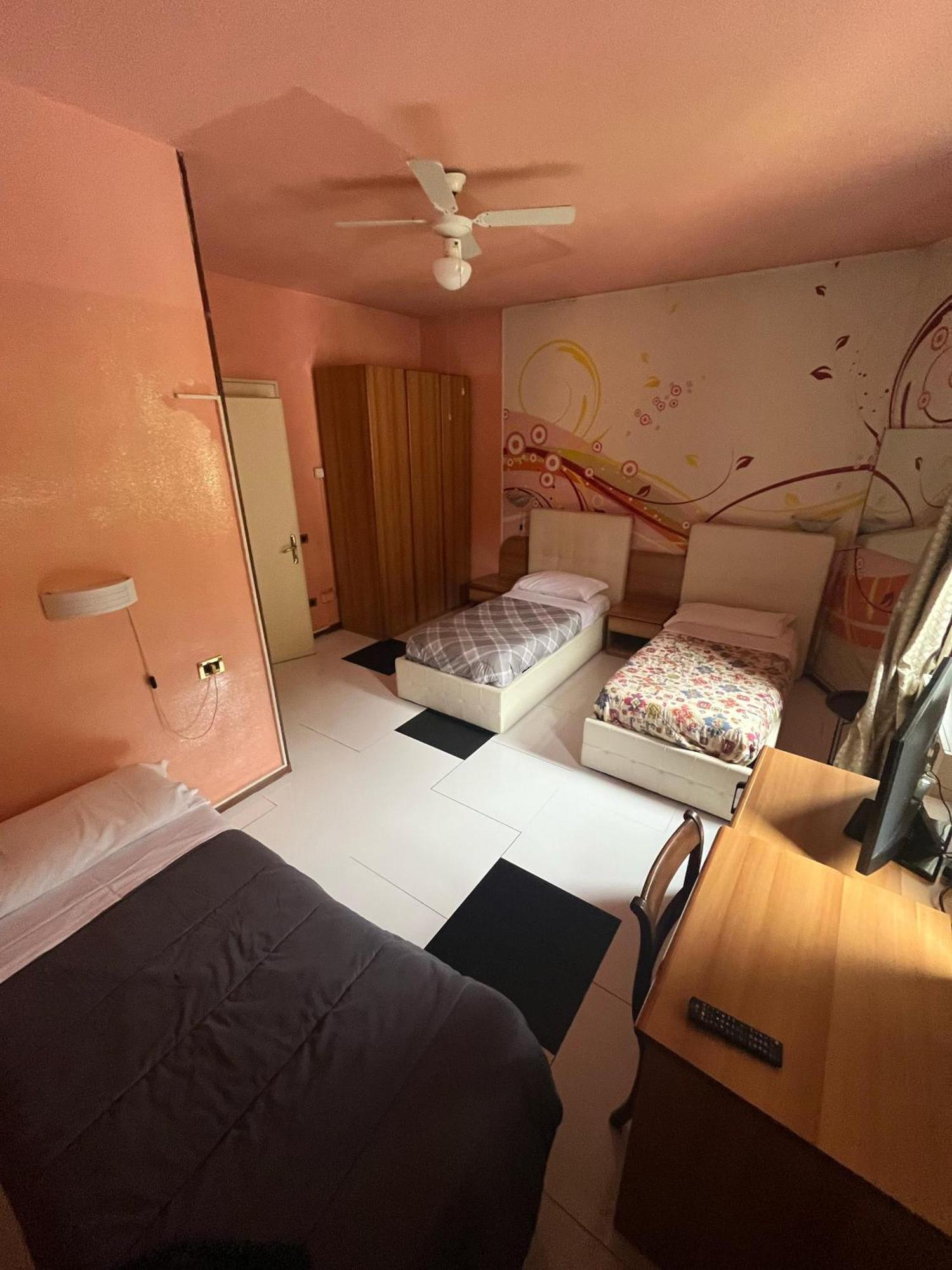 Sleep Well Hotel Total 2 Stelle ปิโซเญ ภายนอก รูปภาพ